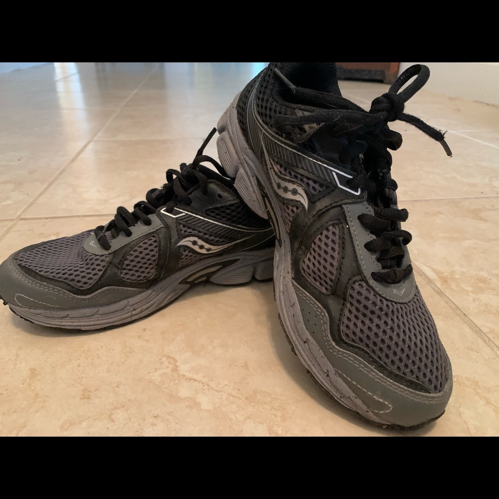 Boys Saucony sneakers lightly used